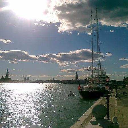 Marinaressa Biennale Terrazza アパート *