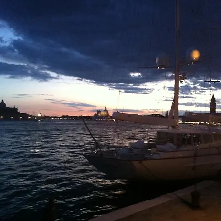 Marinaressa Biennale Terrazza アパート